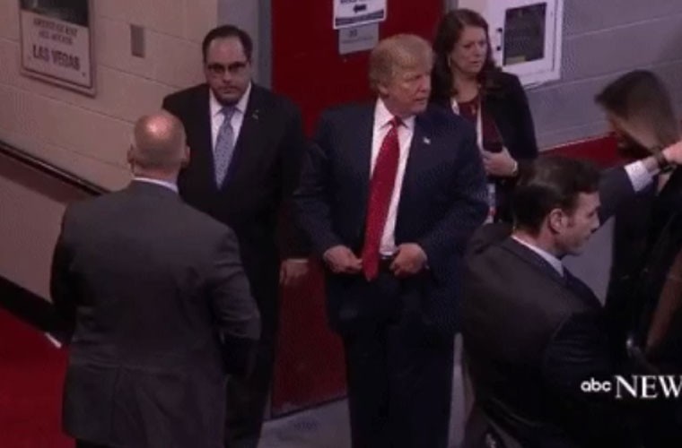 Nhung hinh anh dau tien trong cuoc tranh luan Trump-Clinton-Hinh-16